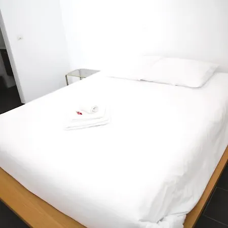 Modern & Bright 1br Flat Lüksemburg